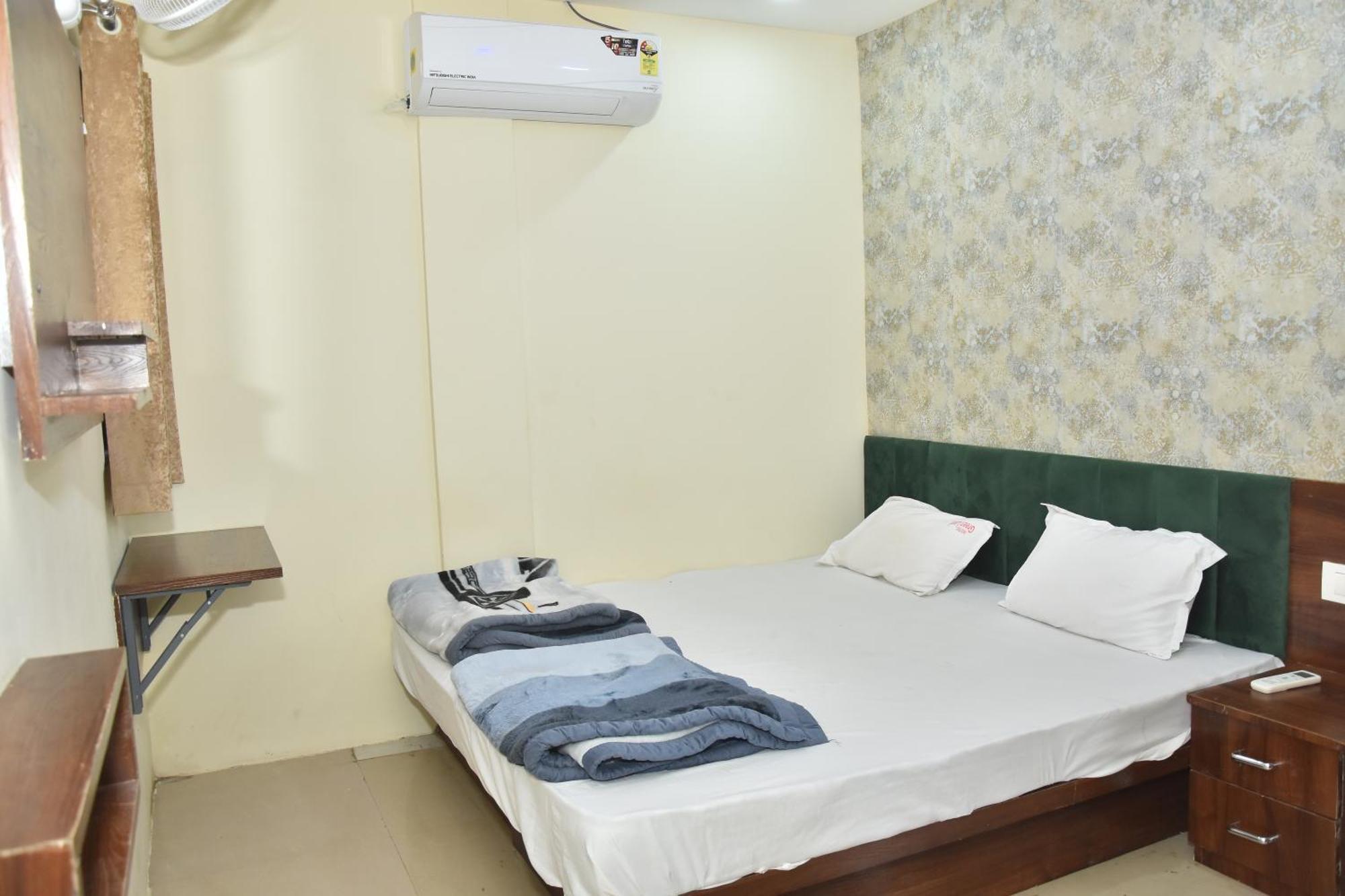 Green Leaf Ujjain Exterior photo